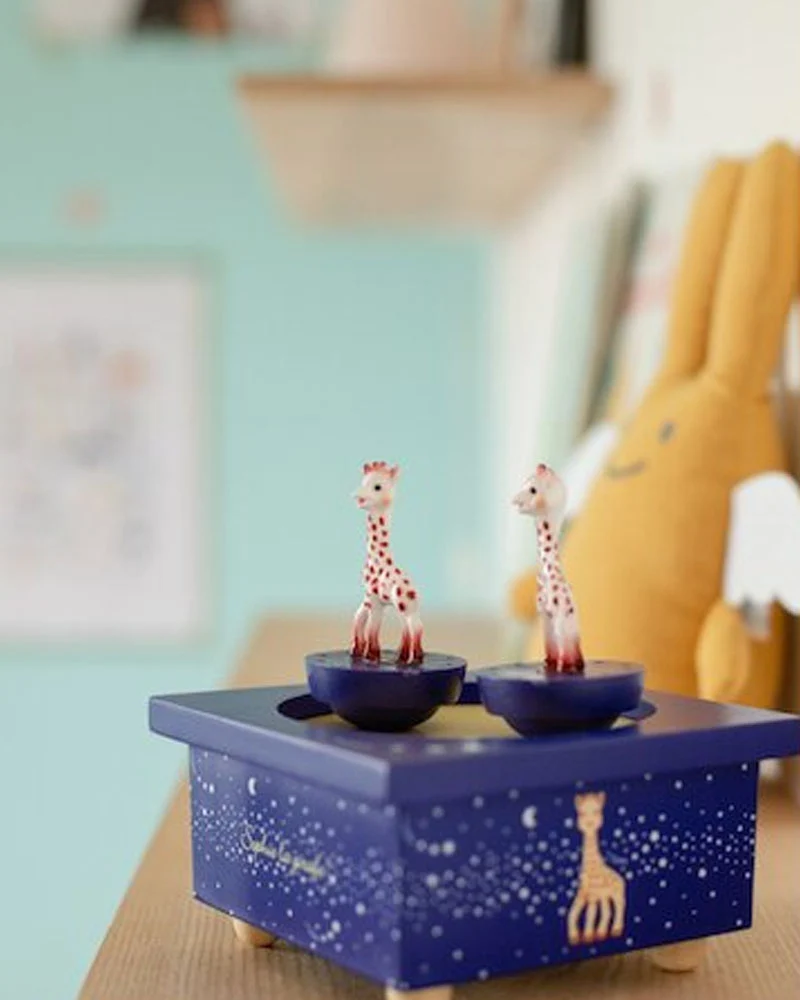 Trousselier Boite à Musique Dancing Sophie La Girafe - Bleu