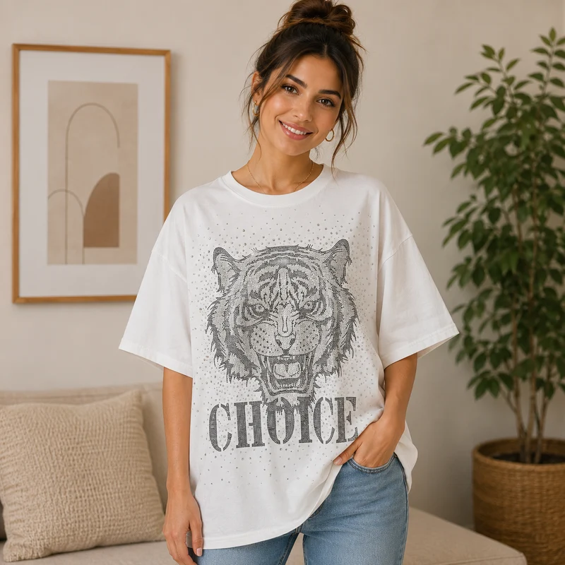 Camiseta Oversize Blanca Tigre & Alas con Strass
