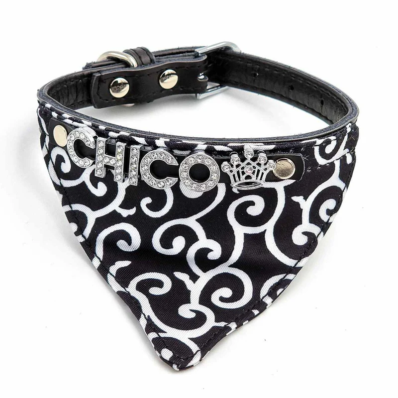 Hundehalstuch mit Namen und Hundehalsband aus echtem Leder. Besetzt mit glitzer Strass-Buchstaben