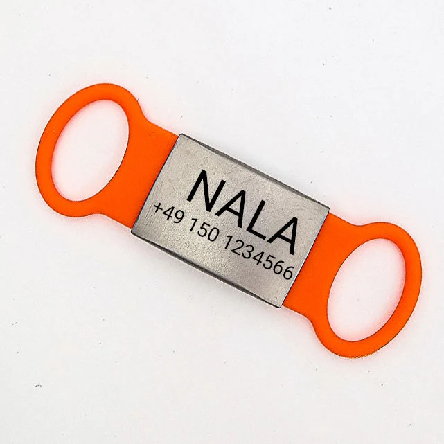 Klapperfreie Hundemarke Silikonslider mit Edelstahl-Schild für Halsbänder inkl. Gravur GRATIS