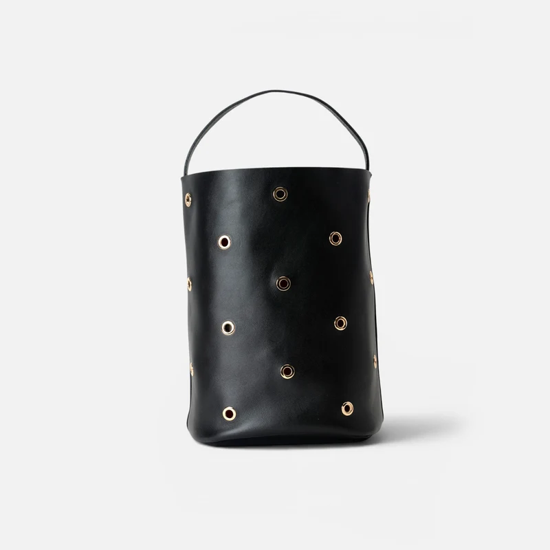 Bucket Trip Black