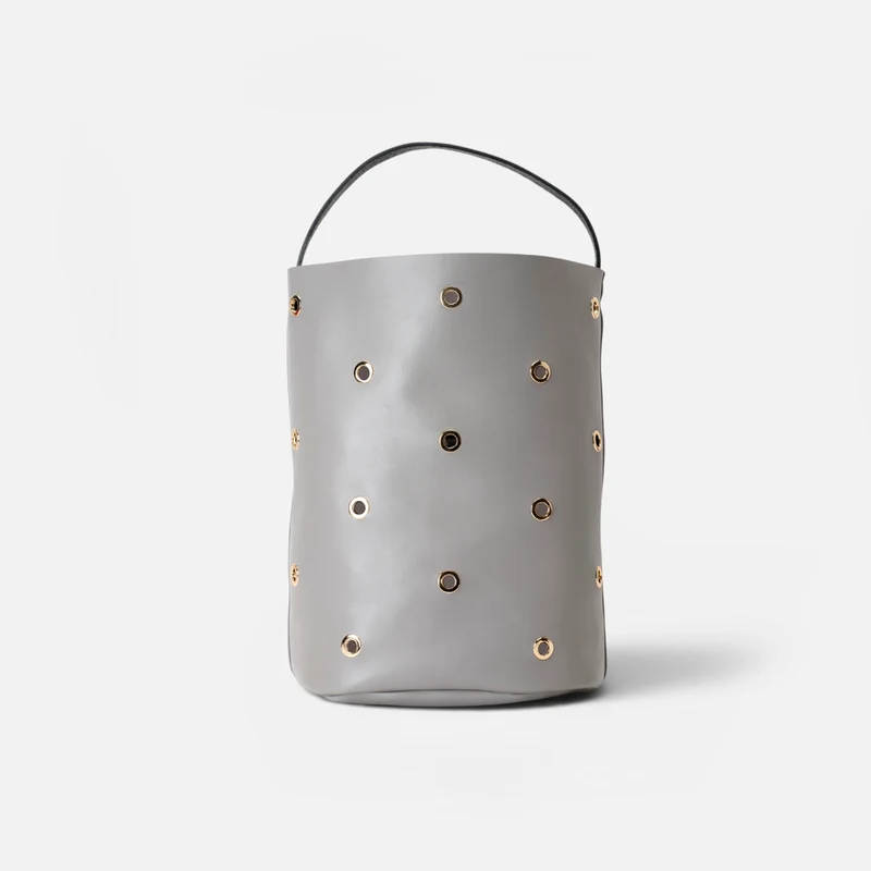 Bucket Trip Grey