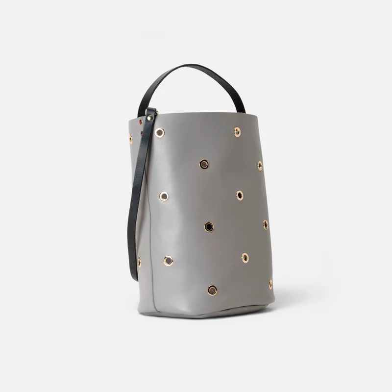 Bucket Trip Grey
