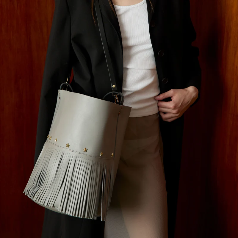 Bucket Fringes Grey