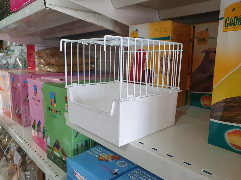 Jaula bebe con puerta pequeña