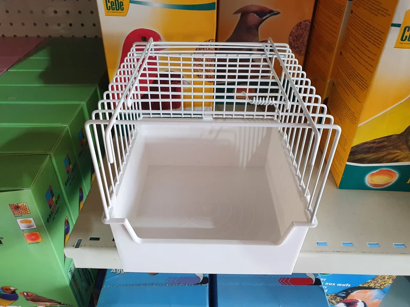 Jaula bebe con puerta pequeña