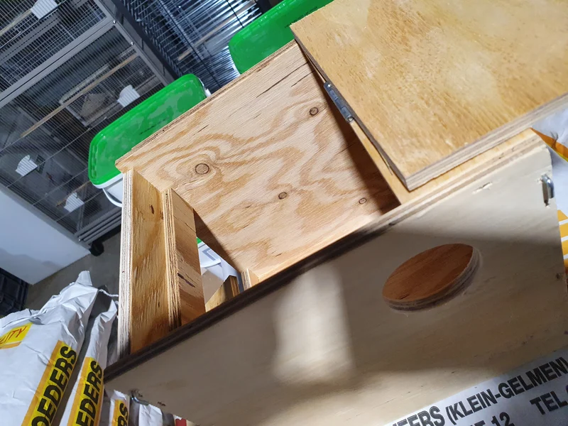 Bloque de nido de madera para periquitos pequeños (modelo especial)