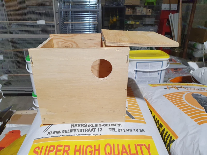 Bloque de nido de madera para periquitos pequeños (modelo especial)