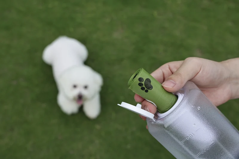 ON THE ROAD Dog water bottle 600 ml - 3 in 1 - White Chalk