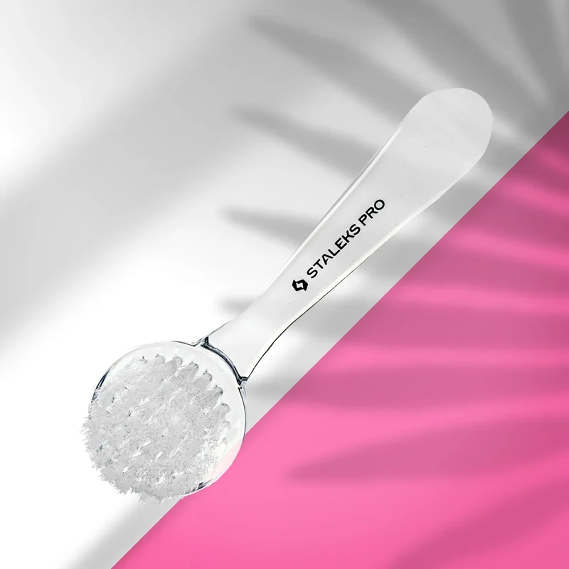 Cepillo de manicura EXPERT 01 para eliminar el polvo (con funda)