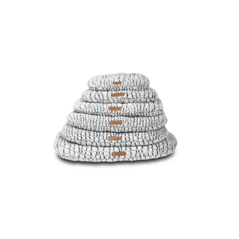 SNAKE Oval Cushion White & Black