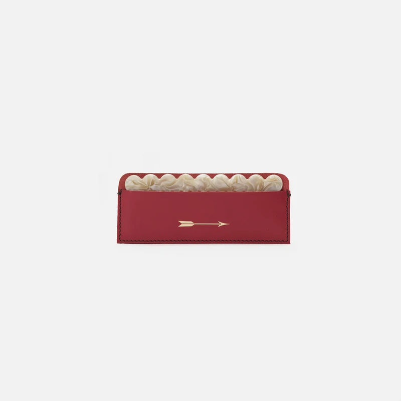Peine con funda de piel roja