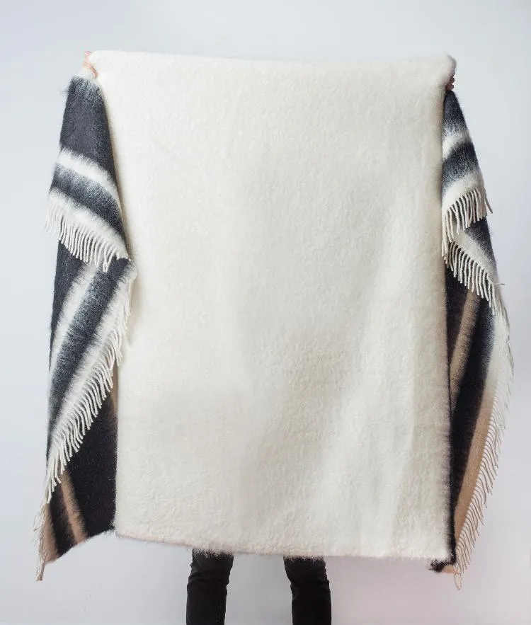 Manta de mohair blanco y negro