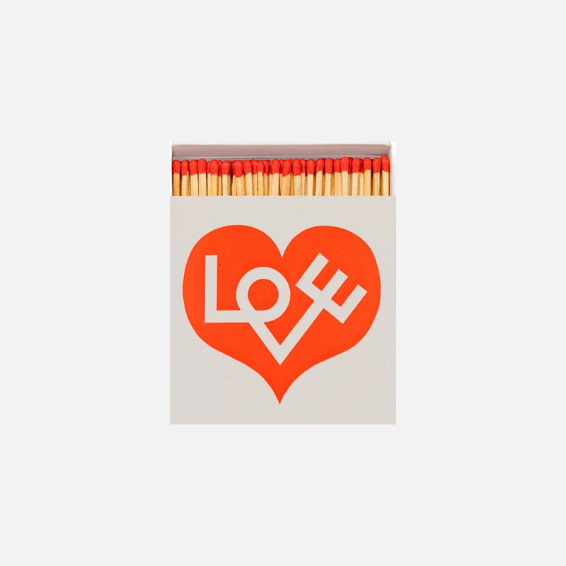 Caja cuadrada de cerillas Love by Alexander Girard