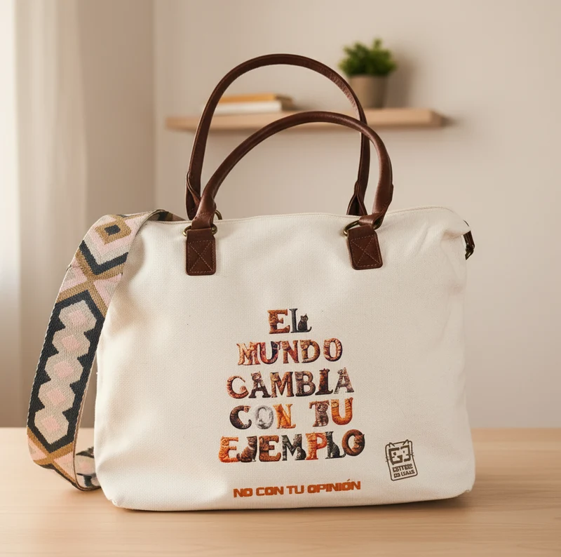 Bolso “El mundo cambia con tu ejemplo, no con tu opinión”- Beige