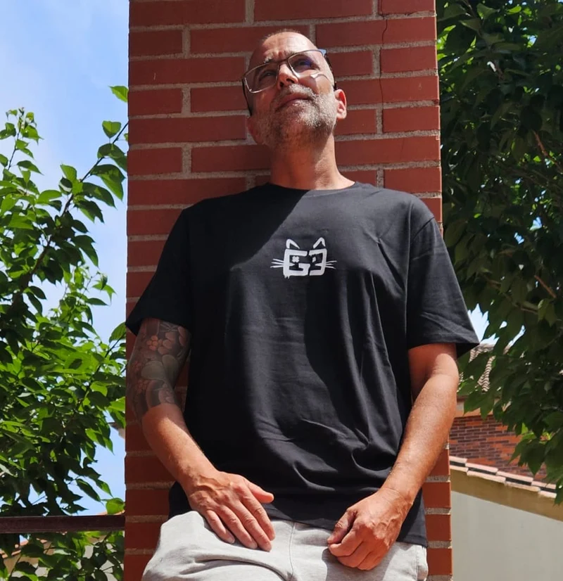 Camiseta Chico “No te fíes del reflejo, mi verdad va por dentro”