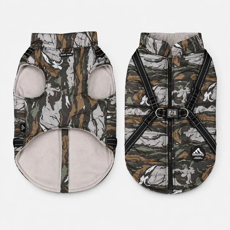 Chubasquero para perro impermeable con arnés integrado. Color verde militar